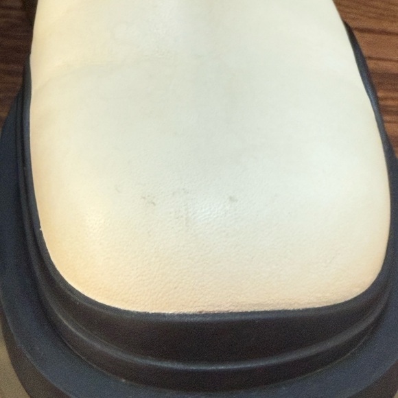 BOTTEGA VENETA Tire Boots - Picture 5 of 9